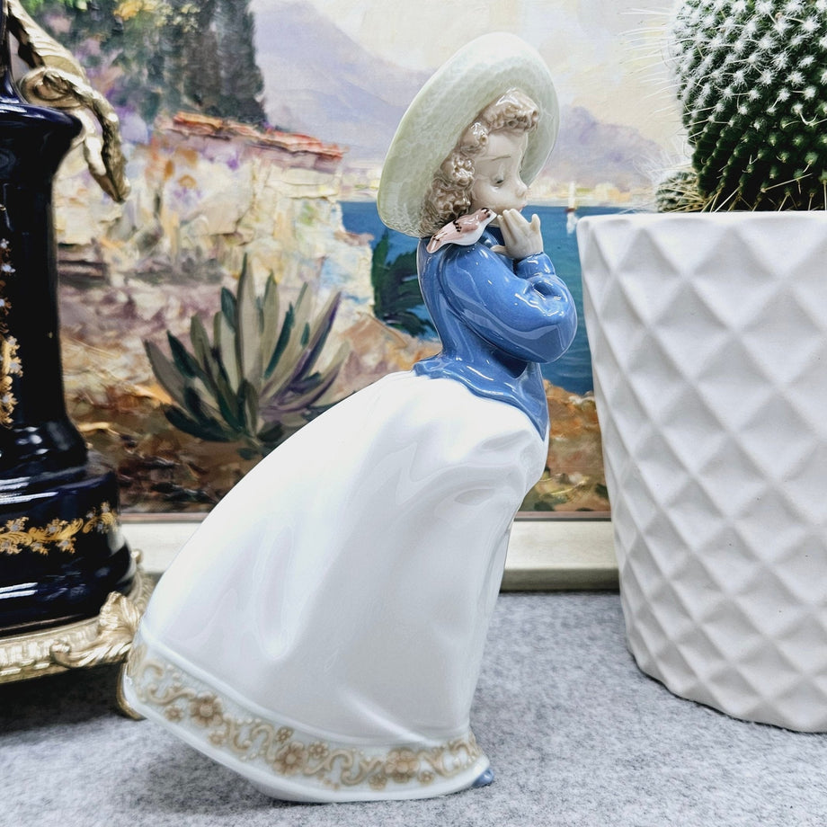 Offers Lladro figurine